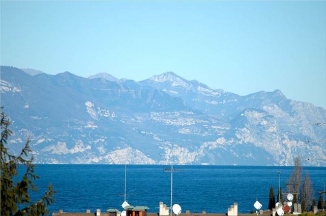 Appartamento di 260Mq. Vista Panoramica sul Lago di Garda 
