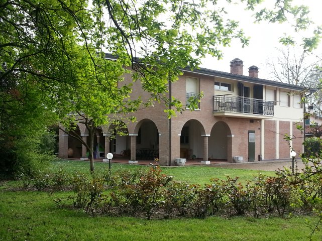 Villa di pregio ubicata in zona riservata a soli 9 Km. da Ferrara 