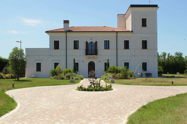 Villa di pregio situata nelle splendide Valli di Comacchio