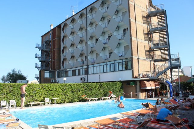 Hotel Fronte Mare con Ristorante Bar e Piscina Comacchio 